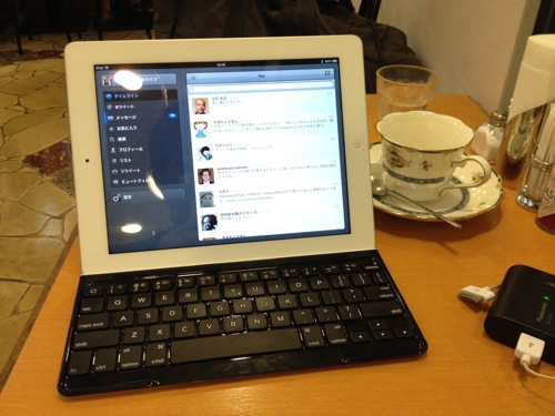 テーブルの狭いカフェで便利！ iPad用キーボード「TK710」